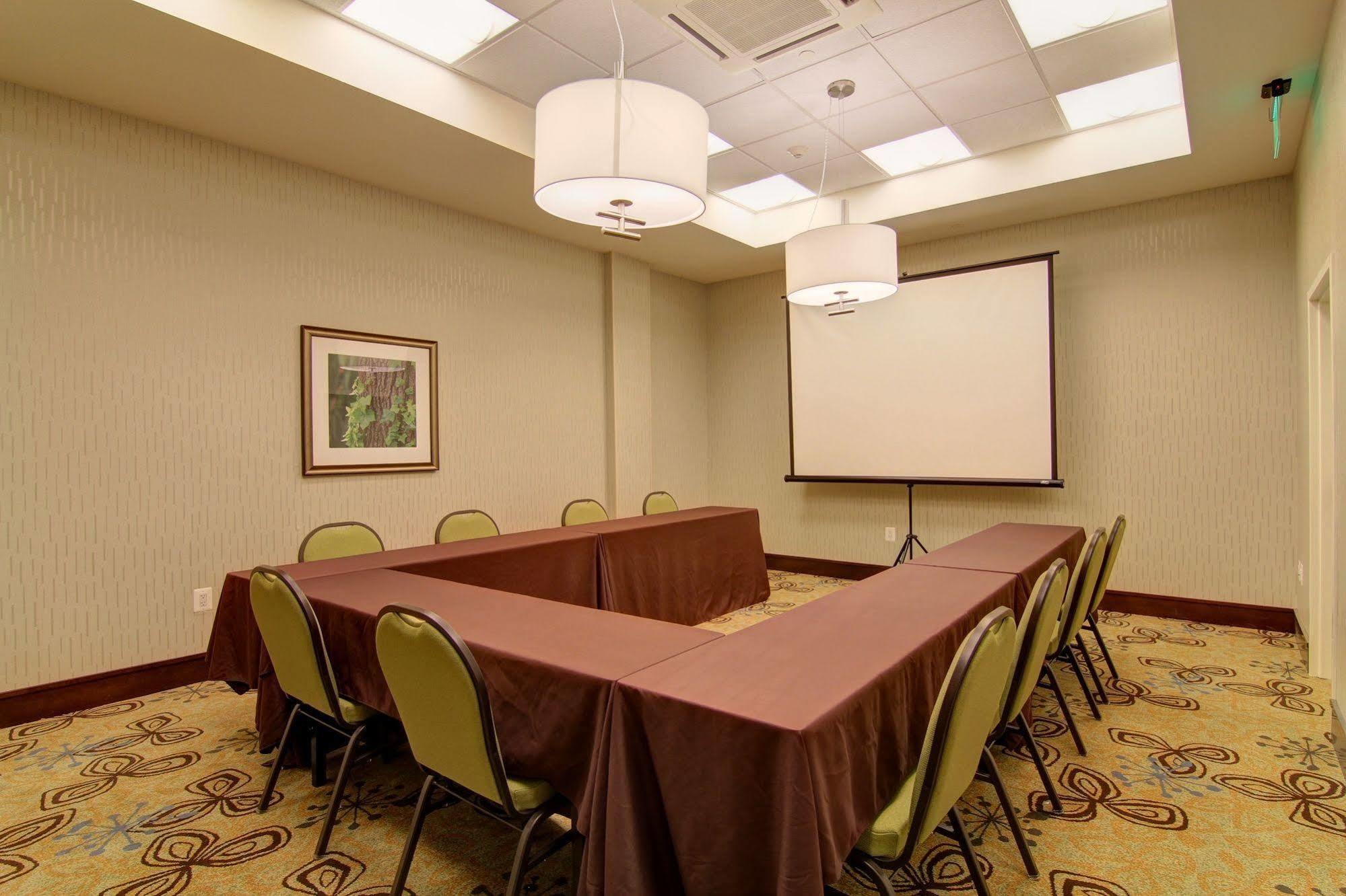 Hilton Garden Woodbridge